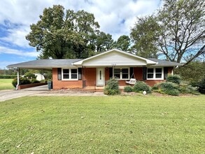 Building Photo - 706 Inland Dr