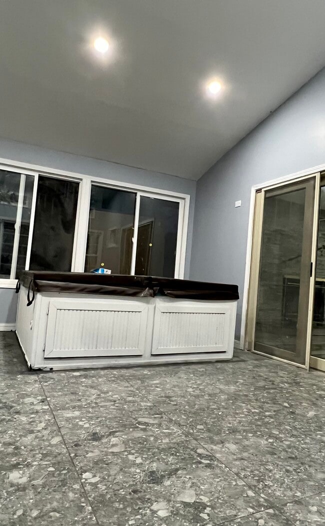 Foto del edificio - 11405 Central Dr W