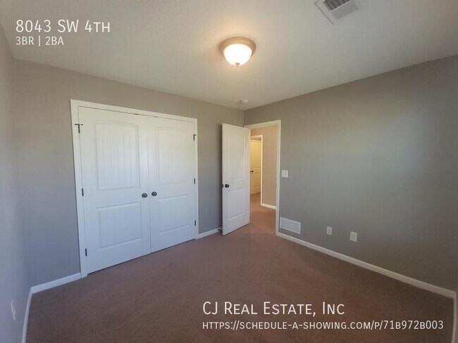 Foto del edificio - 8043 SW 4th St