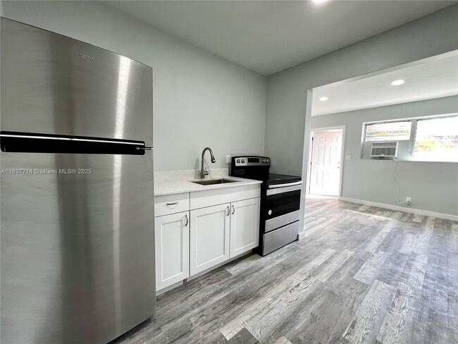 Foto del edificio - 808 NW 7th Terrace
