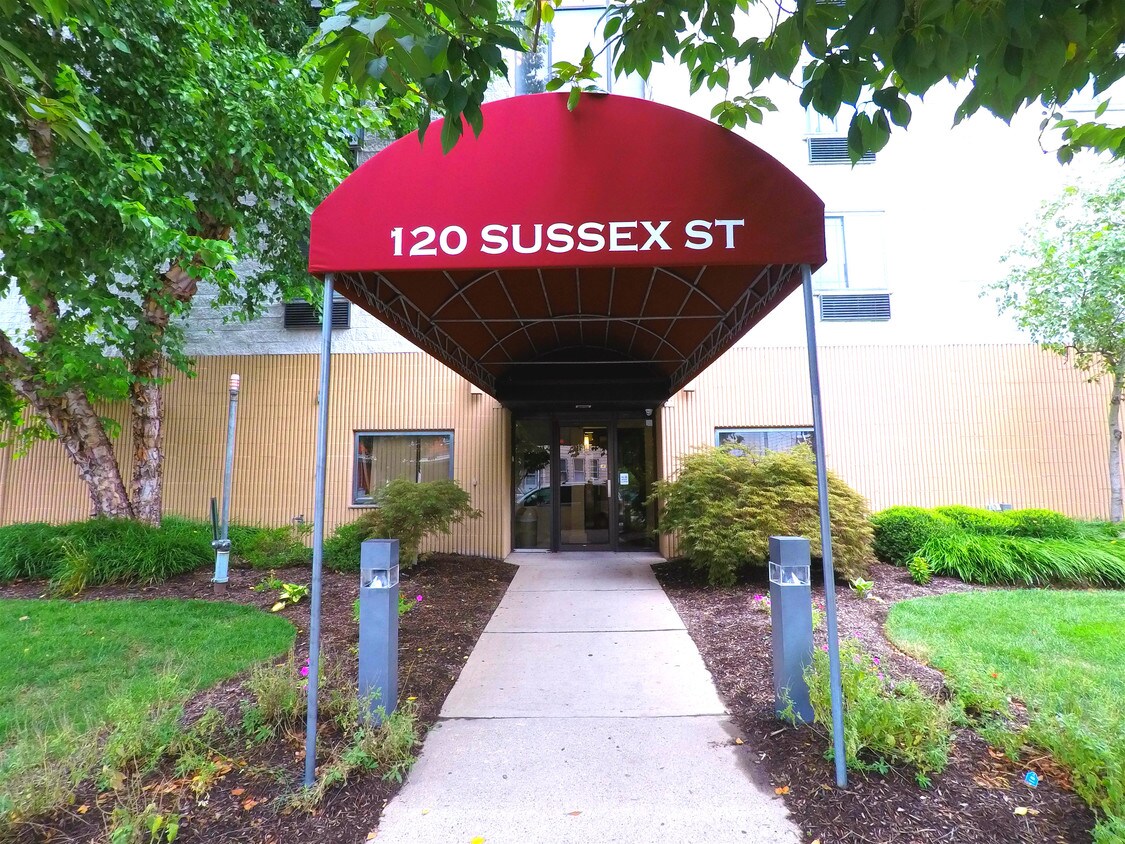 120 Sussex St, Hackensack, NJ 07601 Condo for Rent in Hackensack, NJ