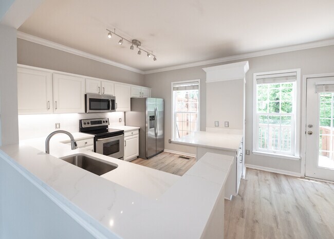 Foto del edificio - Room in Townhome on Duvalla Ave