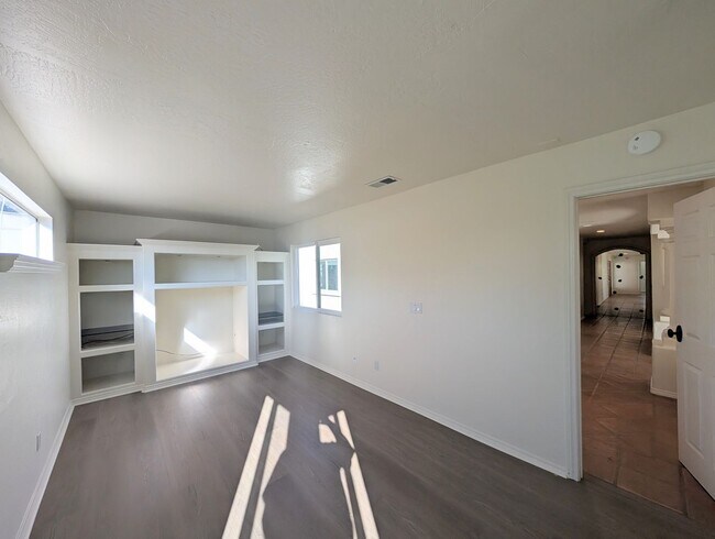 Foto del edificio - Private 2 Bedroom Plus Home in Vista!