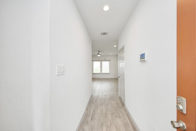 Building Photo - 7923 Cattleman Vly Dr