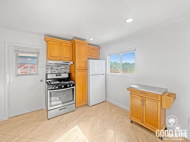 Building Photo - Fond Du Lac Ave