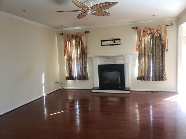 Foto del edificio - WOODBRIDGE POINTE