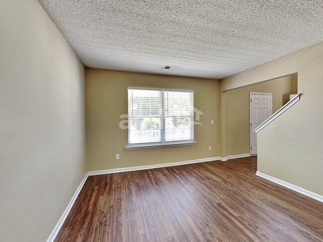 Building Photo - 3217 Marshlane Way