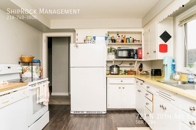 Foto del edificio - 721 N 20th Ave E