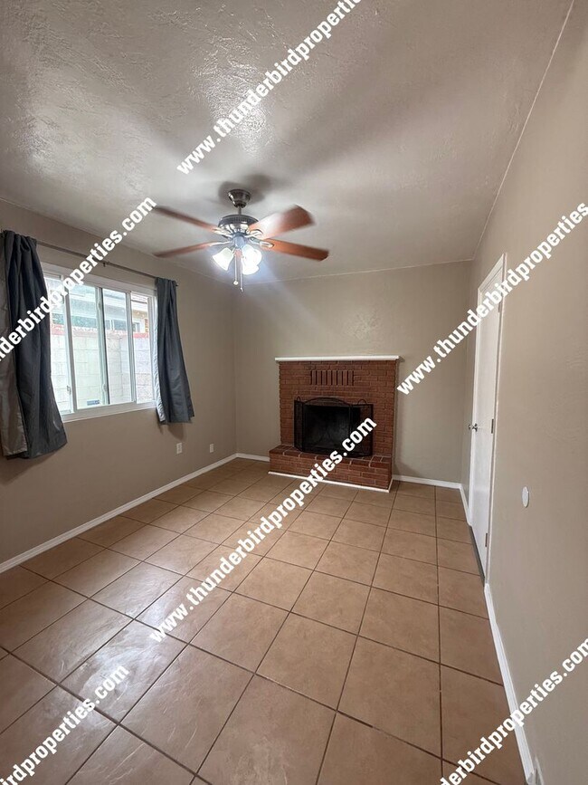 Foto del edificio - Beautifully remodeled Uptown location
