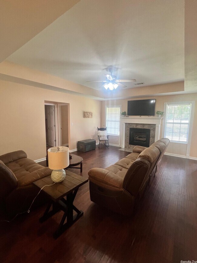 Building Photo - 313 Lamplighter Dr