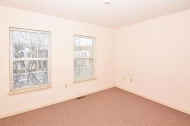 Building Photo - 1001 Hot Point Ave