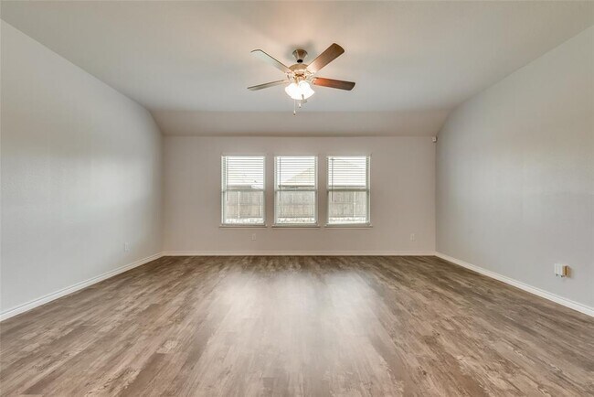 Building Photo - 3133 Overlook Dr