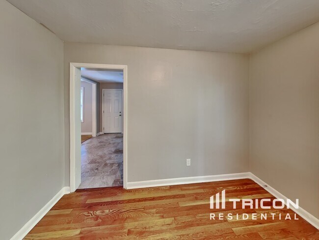Foto del edificio - 381 Waterford Road NW Atlanta GA