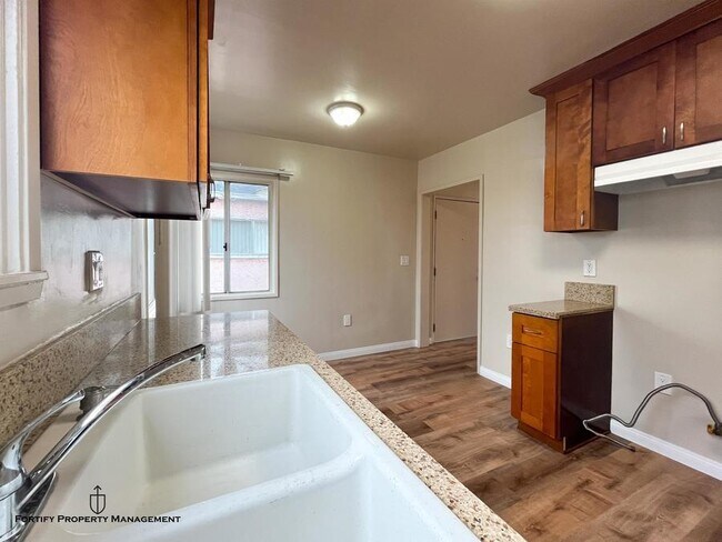 Foto del edificio - 1137 1/2 W 90th St