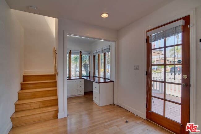 Building Photo - 127 Abalone Ave