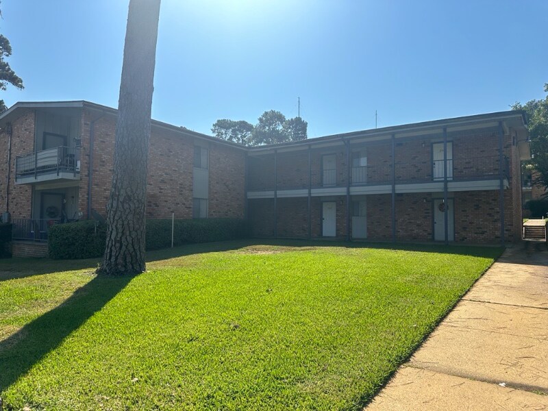 Foto del edificio - 2114 E Marshall Ave