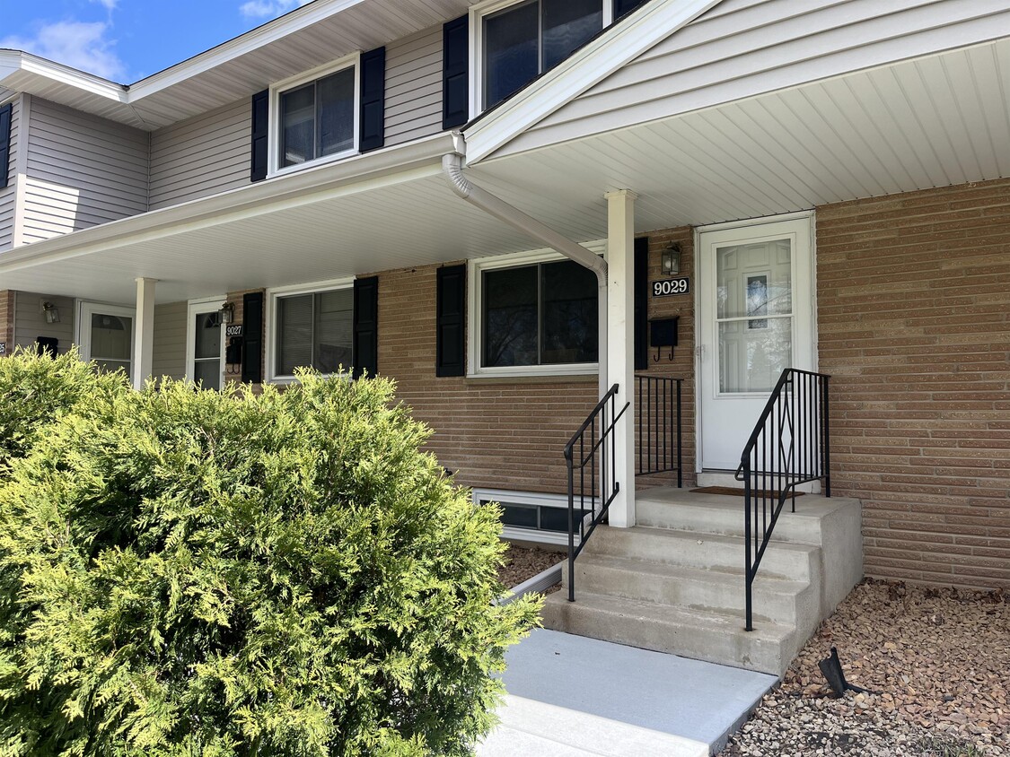 9029 18th Ave S, Bloomington, MN 55425 Townhome Rentals in