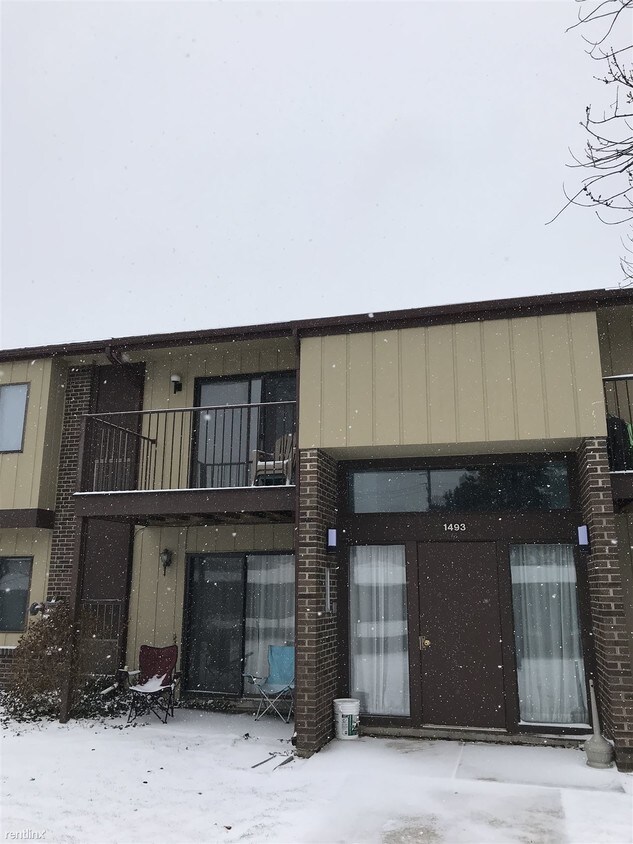 Primary Photo - 1493 E Chateau Vert St