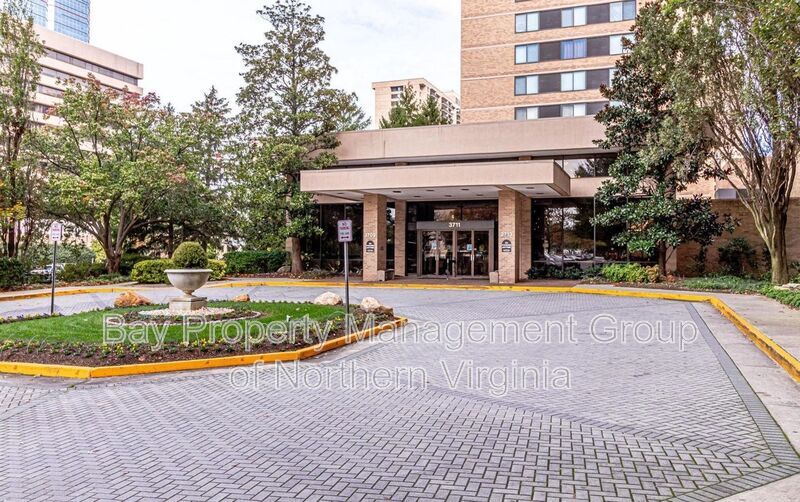 Foto principal - 3713 S George Mason Dr
