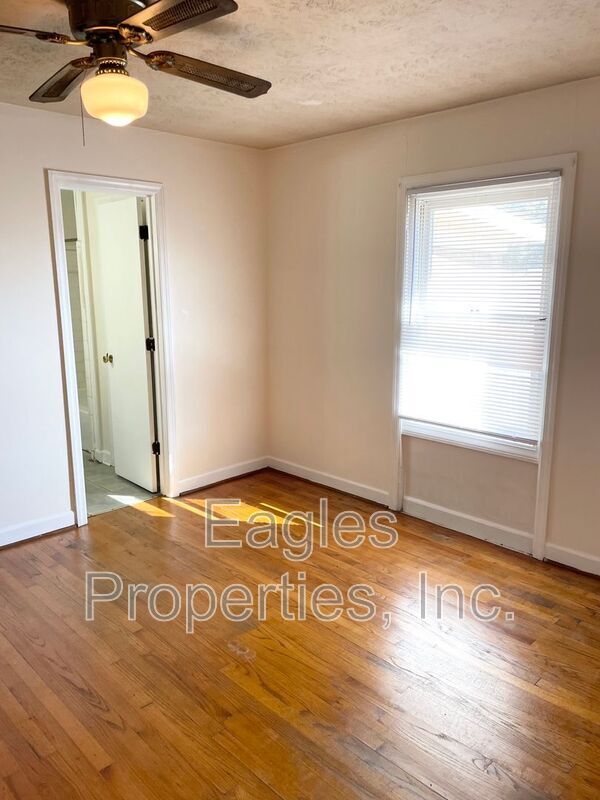 Foto del edificio - 400 N Taylor St