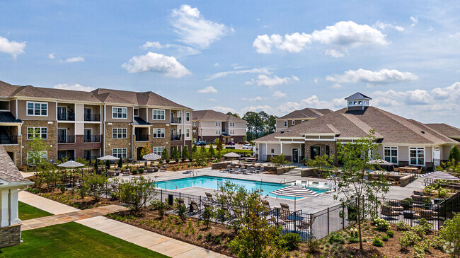 Building Photo - River Oaks Landing