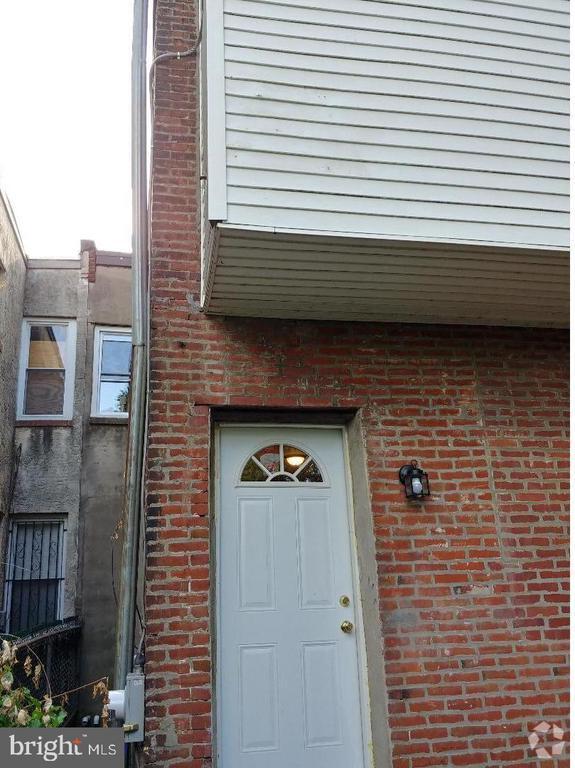 Building Photo - 889 N 47th St