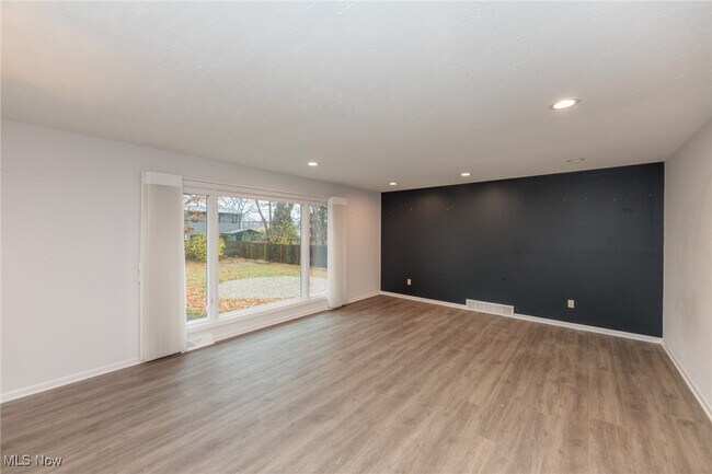 Foto del edificio - 2500 Deborah Dr