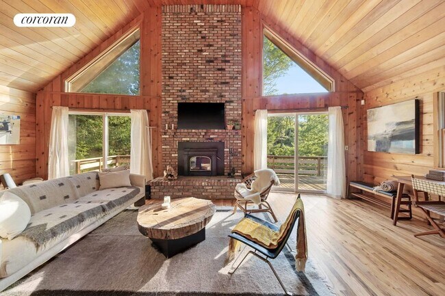 Foto del edificio - 83 3 Mile Harbor Dr