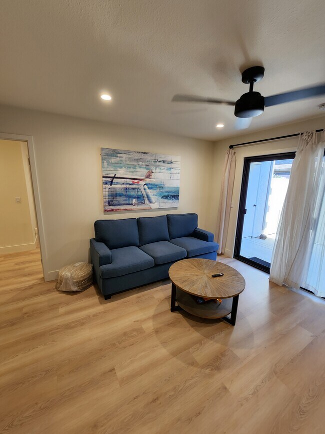 Living w/ sleeper sofa - 215 Wichita Ave