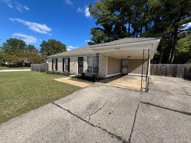 Photo - 4702 Chevron Rd House