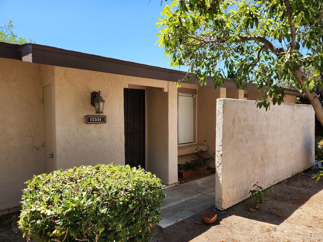 Foto principal - 3 Bed Condo in Rancho Bernardo