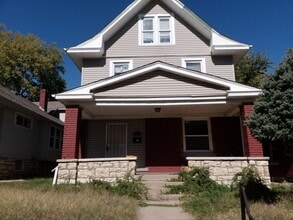 Building Photo - 5026 E 7 St