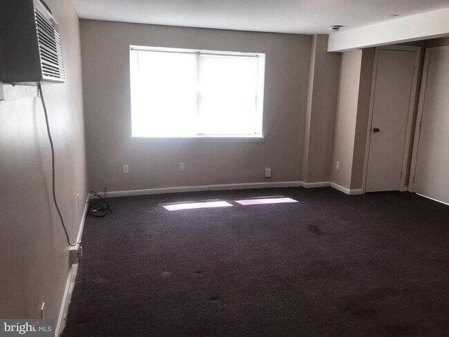 Building Photo - 1 Harding Ave