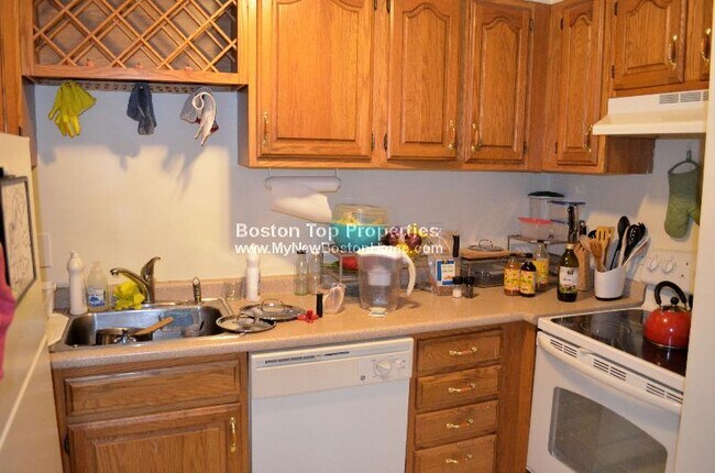 Building Photo - 65 Hemenway St