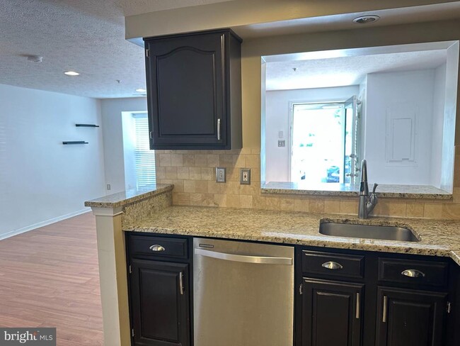 Foto del edificio - 4122 Maple Path Cir