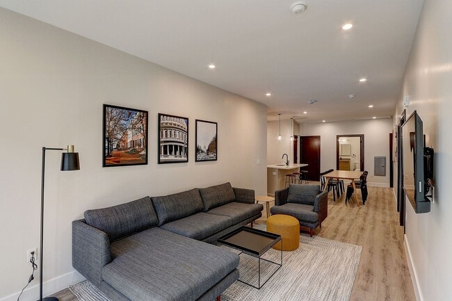 Interior Photo - Cypress on Vine