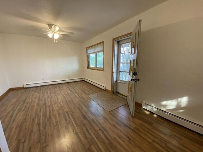 Foto del edificio - 821 W 7th St