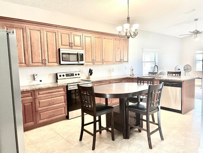 Building Photo - 6373 Lansdowne Cir