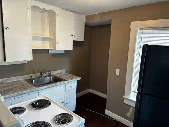 Building Photo - 1/1 with Private Yard Coming available soon