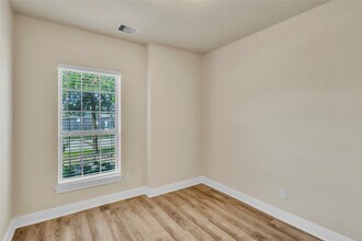 Building Photo - 4819 Eagles Glen Dr