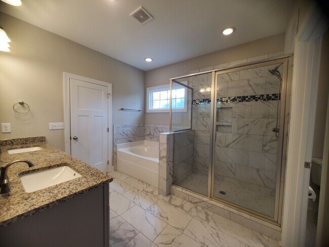 Foto del edificio - 2234 Westdale Dr. ~ Westdale Commons ~ Hay...