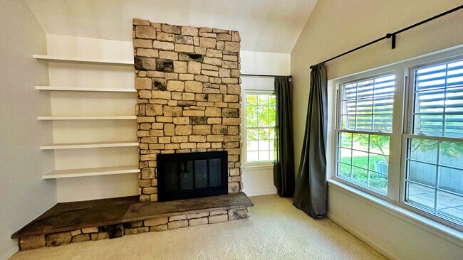 Foto del edificio - Beautiful Updated 2 Bed 2 Bath on Golf Course in Cherry Creek Schools