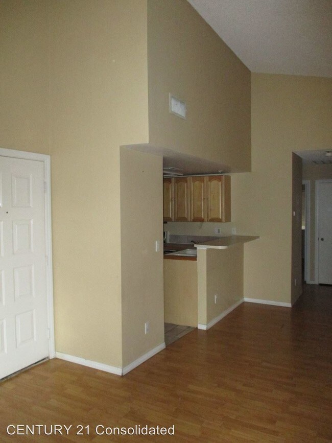 Building Photo - 920 N Sloan Ln