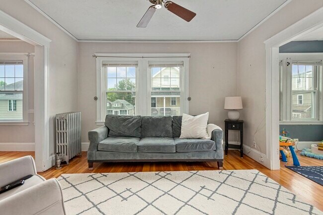 Foto del edificio - 38-40-40 Lenoxdale Ave