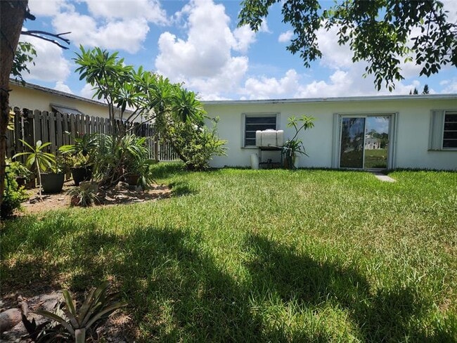 Foto del edificio - 2160 NW 66th Ave