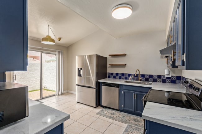 Foto del edificio - 5828 N 8th Pl