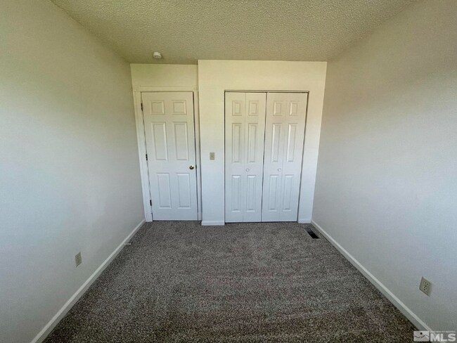 Foto del edificio - 1365 Kittyhawk Ave