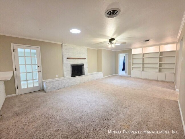 Foto del edificio - 3216 Camarie Ave