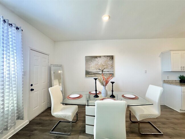 Foto del edificio - 11218 Beverley Pk St