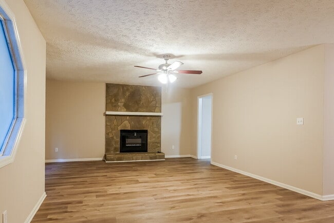 Building Photo - 3035 Sumit Wood Dr NW